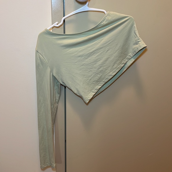 One shoulder skirt set (top is cropped) - Picture 2 of 3